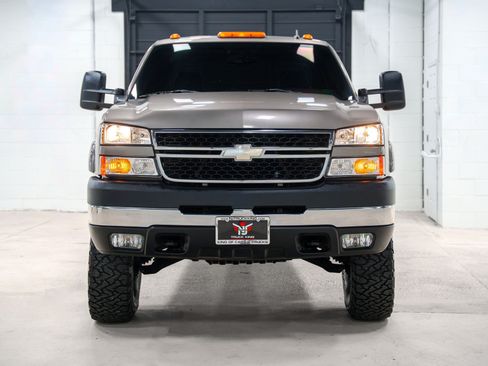 Used 2006 Chevrolet Silverado 3500 LT w/ Heavy-Duty Power Package AWD/4WD image 5