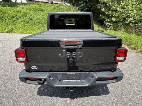 Used 2021 Jeep Gladiator Sport AWD/4WD image 7