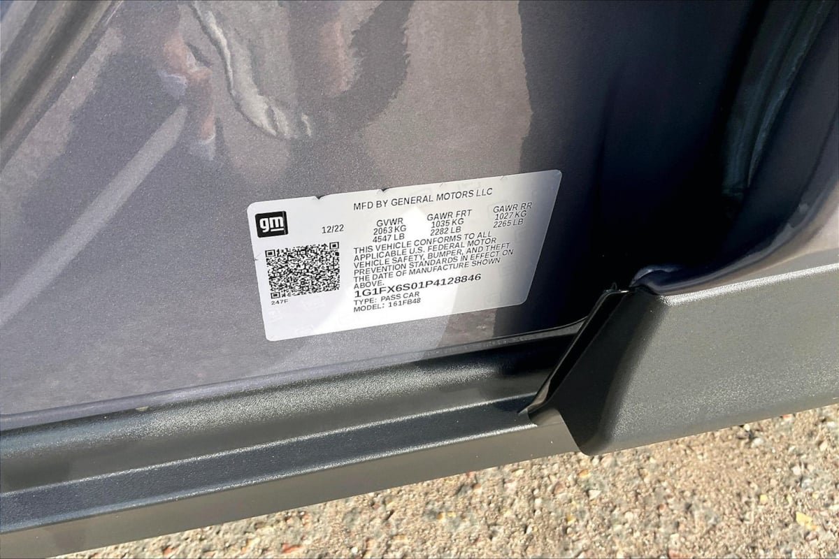 Used 2023 Chevrolet Bolt LT w/ Infotainment Package FWD image 31