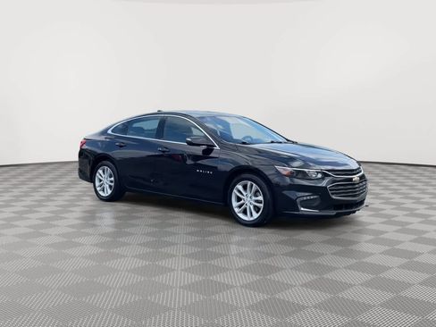 Used 2018 Chevrolet Malibu LT FWD image 2