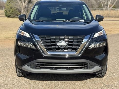Used 2023 Nissan Rogue S image 2