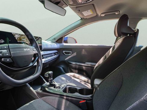Certified 2025 Kia K4 FWD image 9