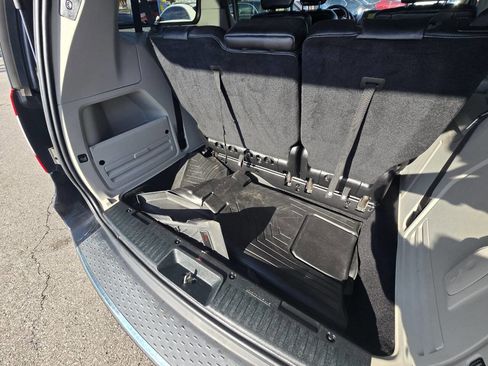 Used 2014 Chrysler Town & Country Touring-L w/ Driver Convenience Group image 36