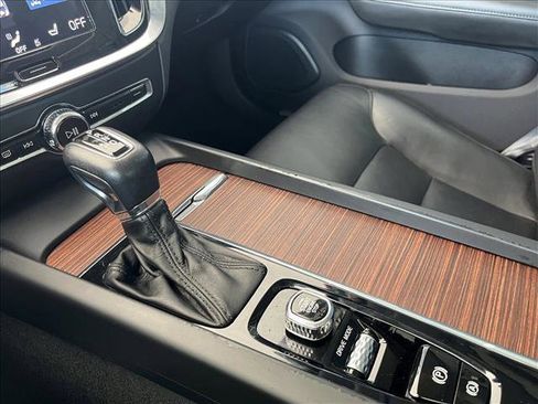 Used 2021 Volvo S60 T5 Momentum w/ Premium Package image 16