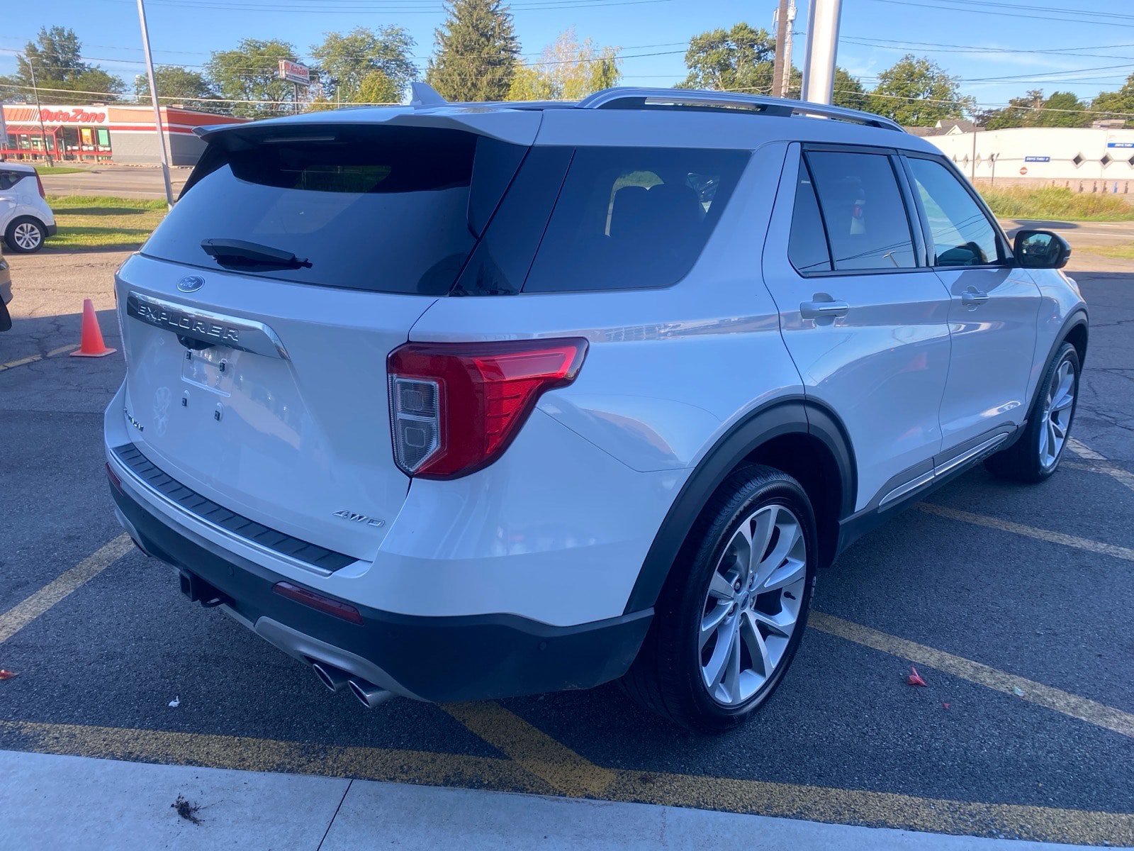 Used 2022 Ford Explorer Platinum w/ Equipment Group 601A AWD/4WD image 6