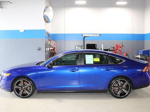 Used 2024 Honda Accord Sport image 9