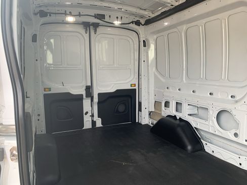 Used 2024 Ford Transit 250 148 Medium Roof Extended AWD image 31