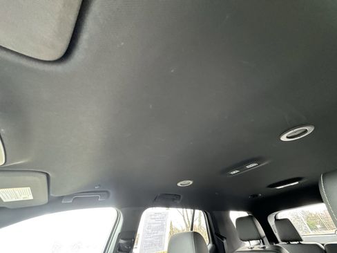 Used 2023 Chevrolet Traverse LT image 21