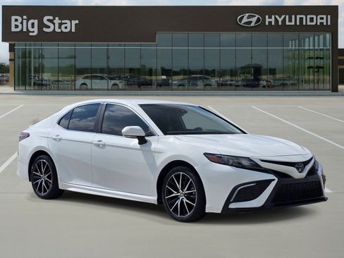 Used 2023 Toyota Camry SE w/ Convenience Package AWD/4WD image 6