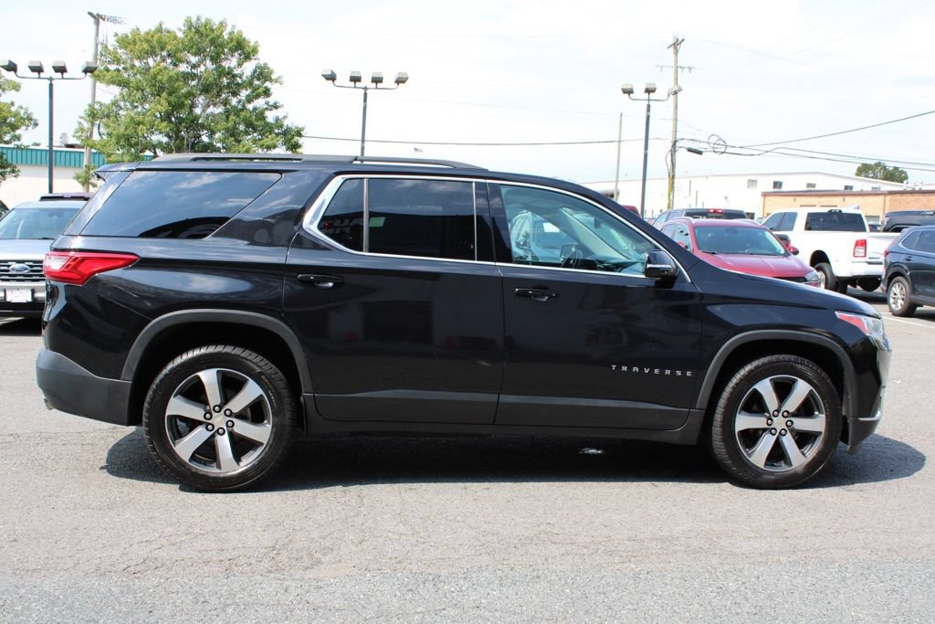 Used 2019 Chevrolet Traverse LT w/ LT Premium Package AWD/4WD image 9