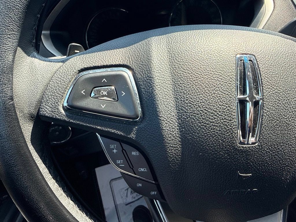 Used 2016 Lincoln MKZ FWD image 15