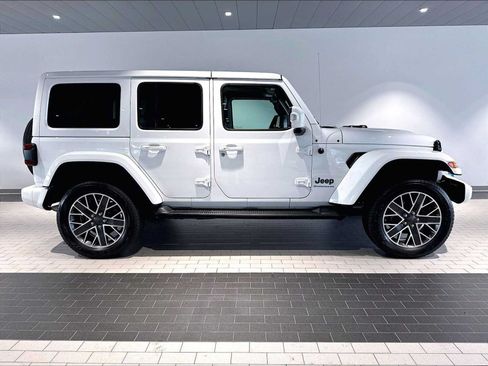 Used 2023 Jeep Wrangler Unlimited Sahara AWD/4WD image 11