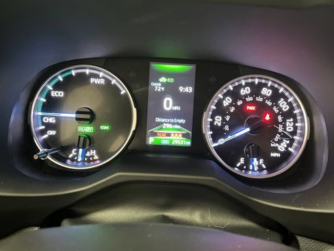 Used 2022 Toyota RAV4 SE w/ Convenience Package AWD/4WD image 18