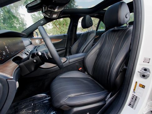 Used 2022 Mercedes-Benz E 350 Sedan image 13