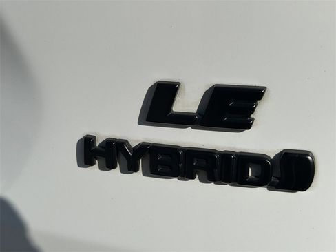 Used 2022 Toyota RAV4 LE image 11