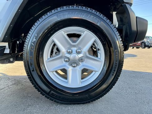 Used 2020 Jeep Gladiator Sport w/ Quick Order Package 24S image 20