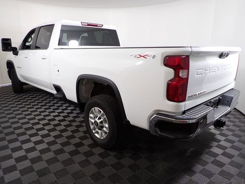 Used 2024 Chevrolet Silverado 2500 LT AWD/4WD image 15