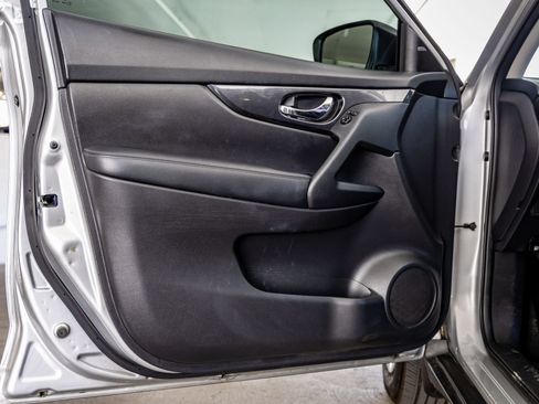 Used 2017 Nissan Rogue S FWD image 9