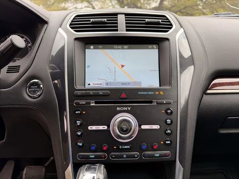 Used 2018 Ford Explorer Platinum image 13