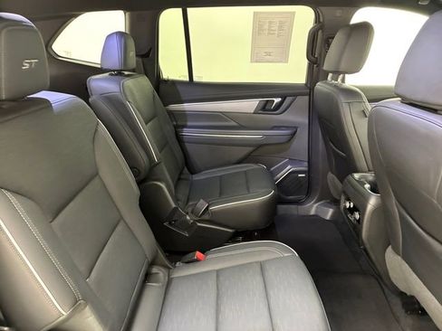 Used 2025 Buick Enclave Sport Touring w/ Power Package AWD/4WD image 16