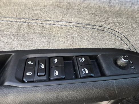 Used 2024 Jeep Compass Latitude AWD/4WD image 35