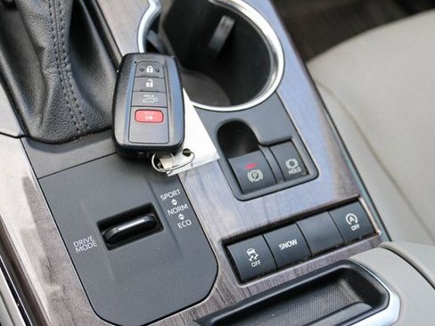 Used 2021 Toyota Highlander Limited image 29