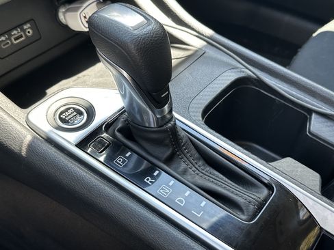 Used 2023 Nissan Sentra SV FWD image 17