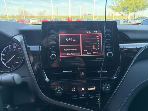 Used 2021 Toyota Camry SE image 8