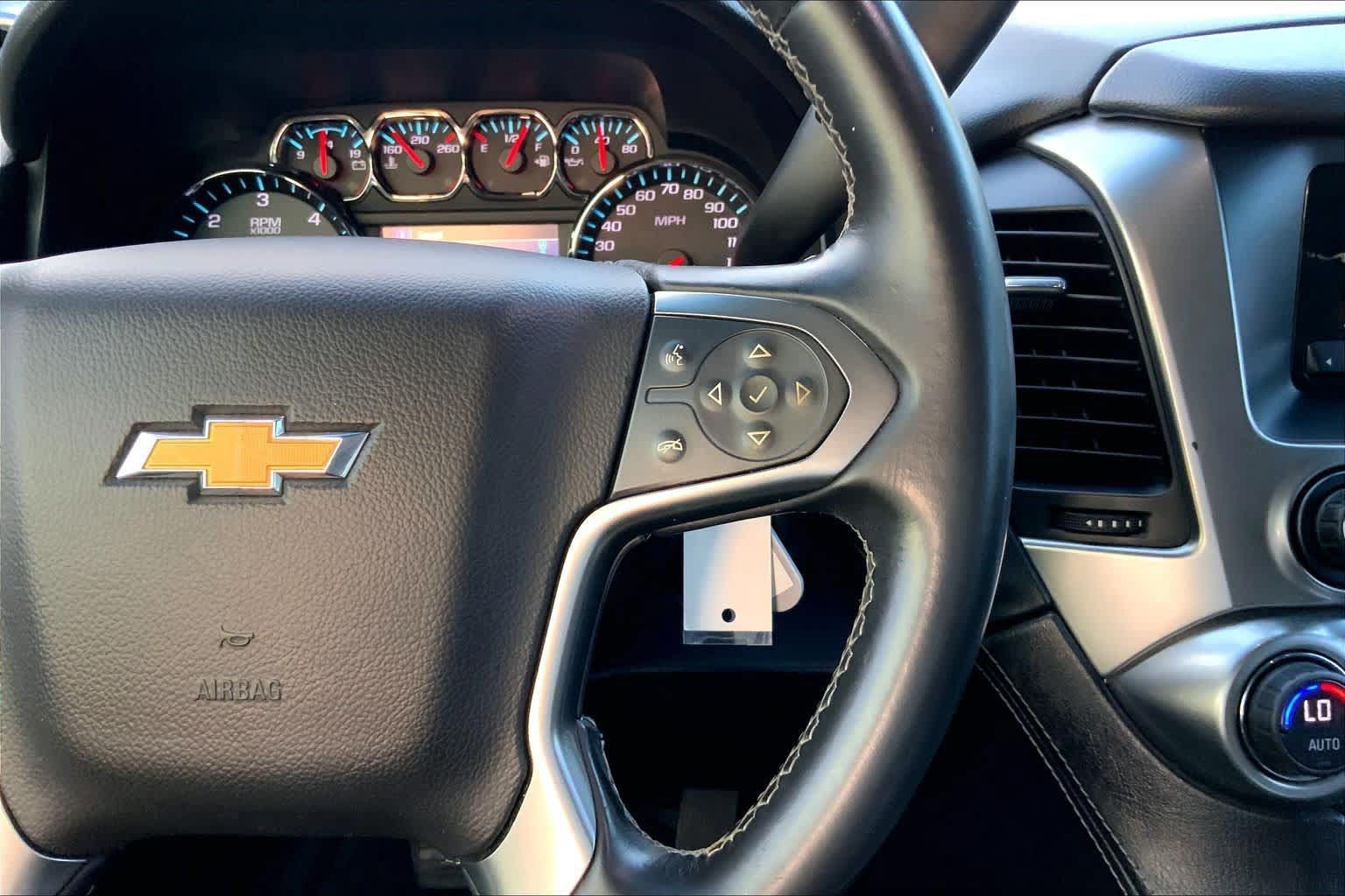Used 2015 Chevrolet Suburban LS RWD image 24