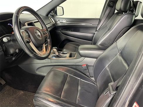 Used 2017 Jeep Grand Cherokee Limited w/ Luxury Group II image 2