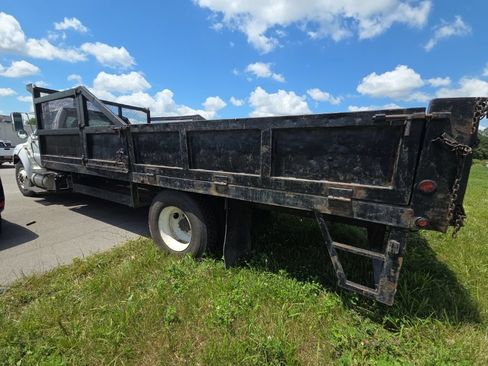 Used 2013 Ford F750 2WD Regular Cab Super Duty image 7