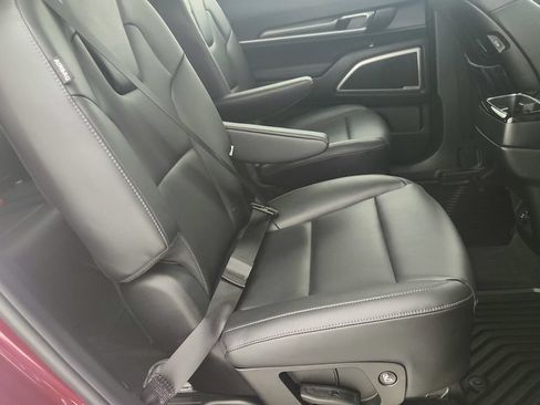 Used 2024 Kia Telluride S FWD image 36