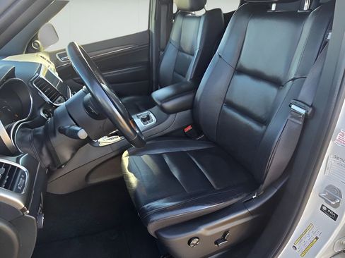 Used 2022 Jeep Grand Cherokee Limited image 13