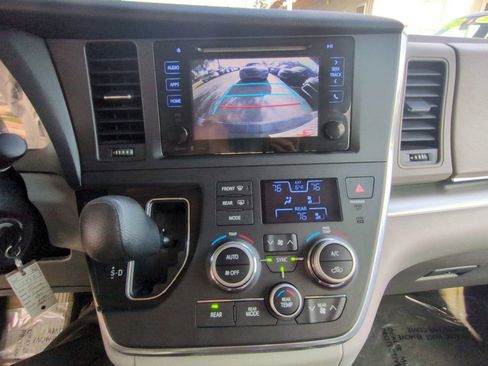 Used 2015 Toyota Sienna LE image 18