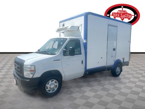 Used 2023 Ford E-350 and Econoline 350 Super Duty w/ Power Windows & Locks Group RWD image 3