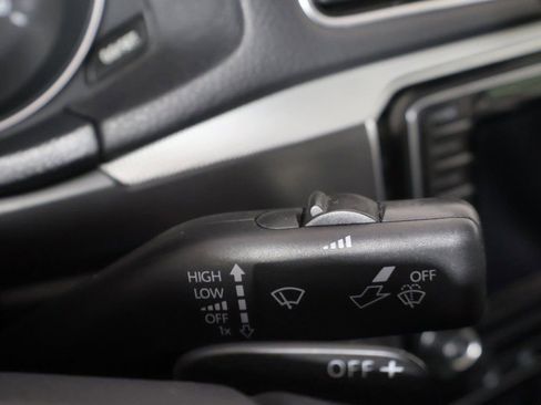 Used 2018 Volkswagen Passat 2.0T R-Line w/ R-Line Lighting Package image 38