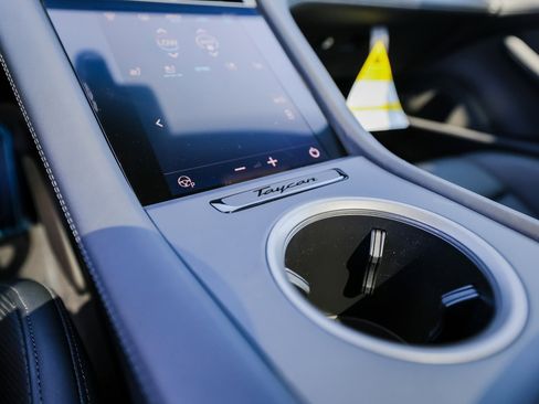New 2025 Porsche Taycan image 20