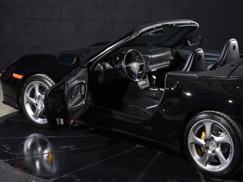 Used 2005 Porsche 911 Turbo AWD/4WD image 13