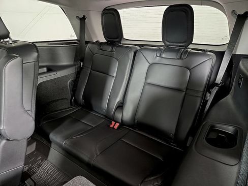 Used 2026 Lincoln Aviator AWD image 11