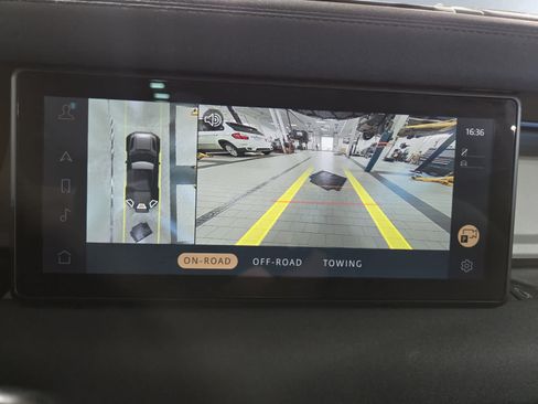 Used 2022 Land Rover Defender 110 X-Dynamic SE AWD/4WD image 16
