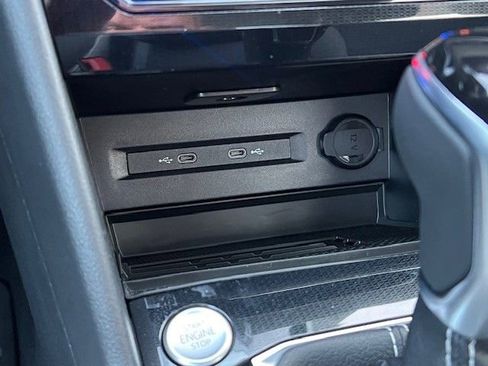 New 2025 Volkswagen Taos SE image 23