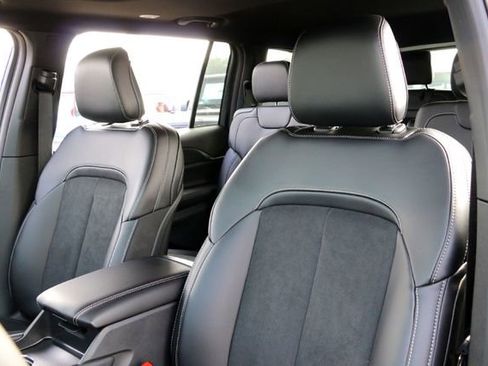 New 2025 Jeep Grand Cherokee L Altitude RWD image 10