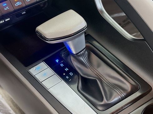 Used 2023 Hyundai Elantra SE image 20