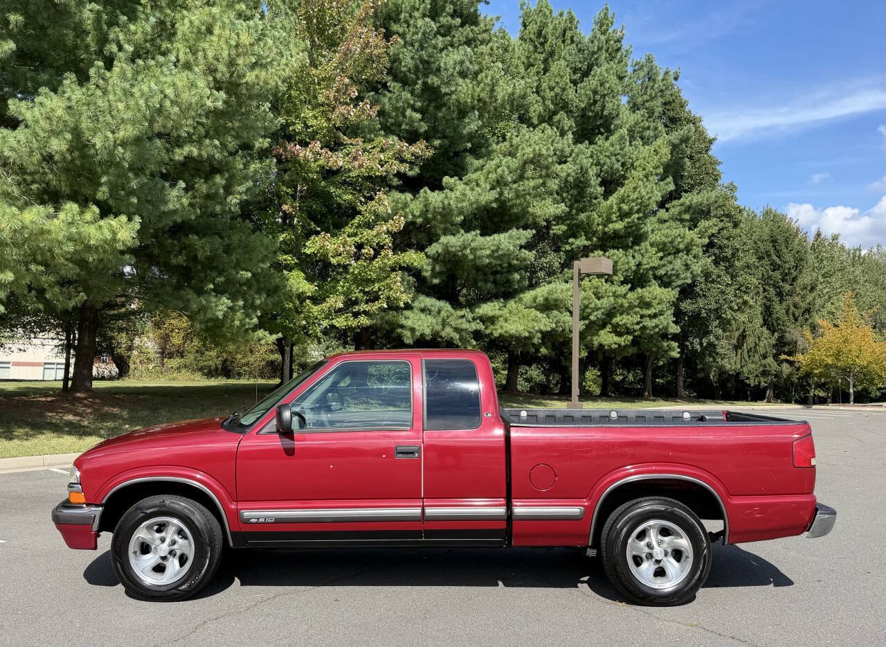 Used 2000 Chevrolet S10 Pickup LS w/ Preferred Equipment Group RWD image 2