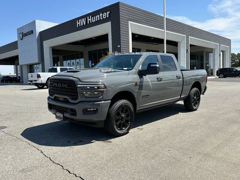 New 2026 RAM 2500 Laramie AWD/4WD image 2
