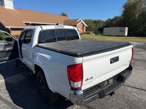 Used 2017 Toyota Tacoma SR5 image 14