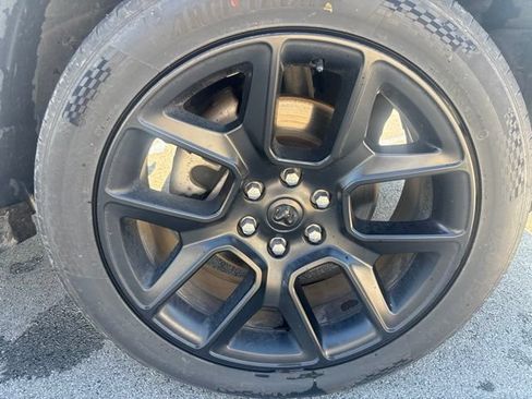 Used 2024 RAM 1500 Laramie AWD/4WD image 16