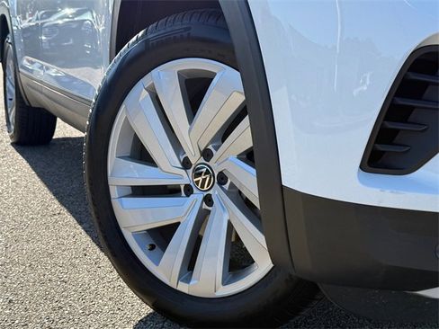 Used 2021 Volkswagen Atlas Cross Sport SE image 2