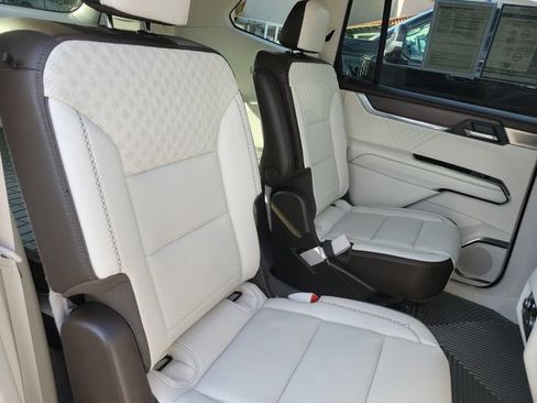 Used 2025 GMC Acadia Denali w/ Super Cruise Package AWD/4WD image 25