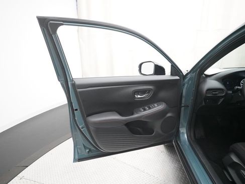 Certified 2025 Honda HR-V Sport image 27